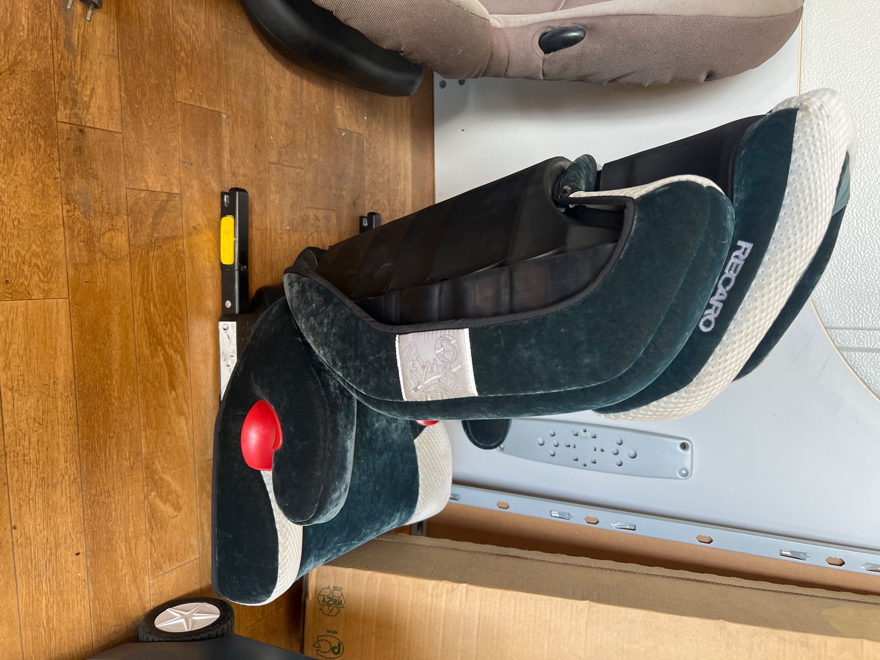 Recaro Seggiolini per auto: Kinder Autositz Recaro mit Lautsprecher – Usato da Russikon venduto da Crtracing 1