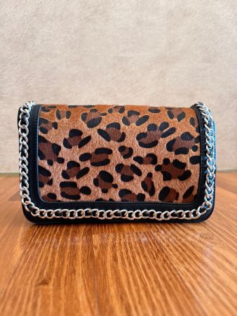 Umhängetasche Leopardenmuster schwarz Kettengurt