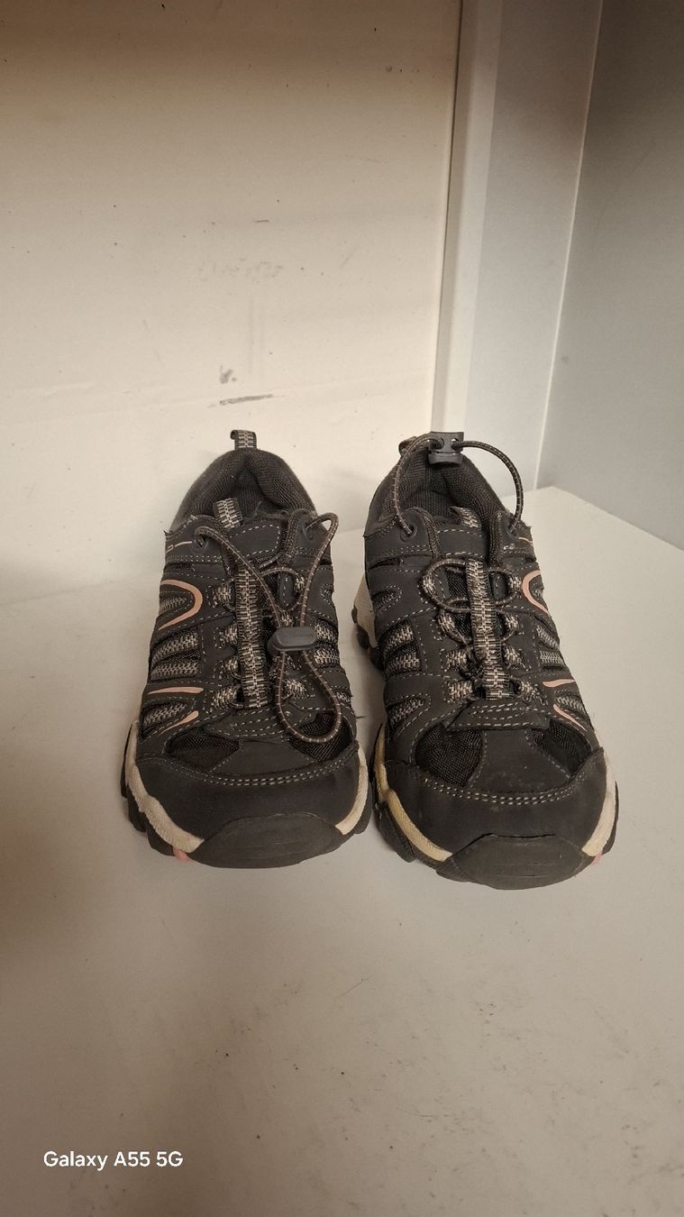 Graceland Scarpe da uomo: Gebrauchte Graceland-Wanderschuhe, Größe EUR 33 – Nuovo (secondo la descrizione) da Sirnach venduto da donatogalella81