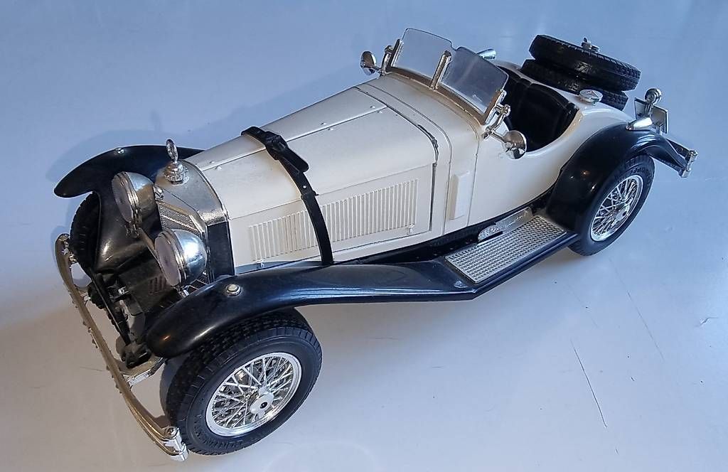Modellini d'auto: 5 Modell Oldtimer Autos + 1 rotes Ferrari-Modell-Auto – Usato da Bern venduto da hebrima