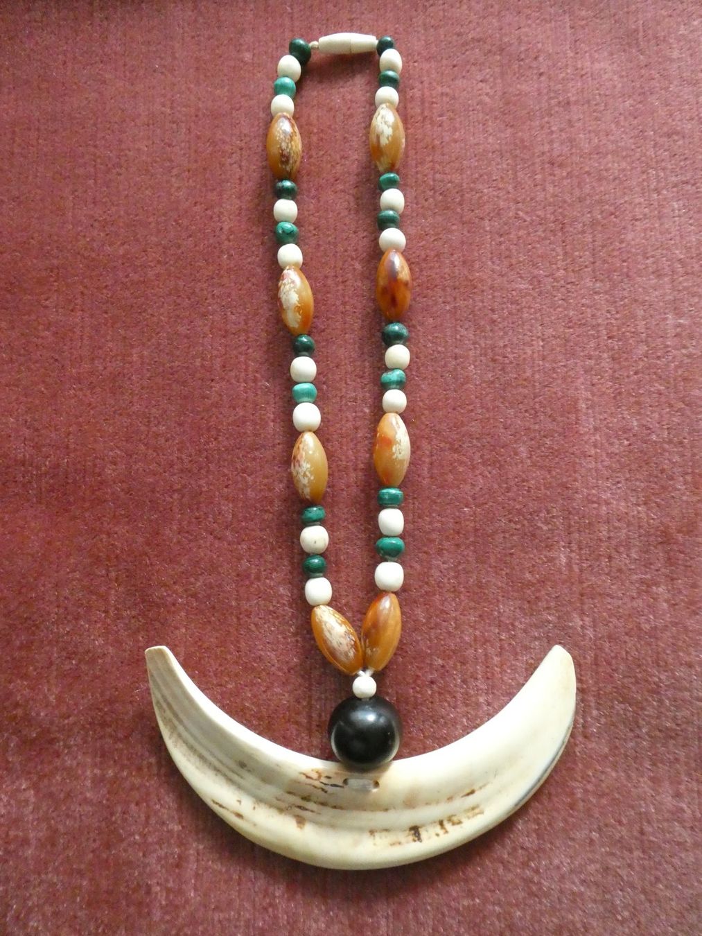 Catenine: Afrikanische Perlenkette mit Stosszahn – Usato da Basel venduto da Robyn 1