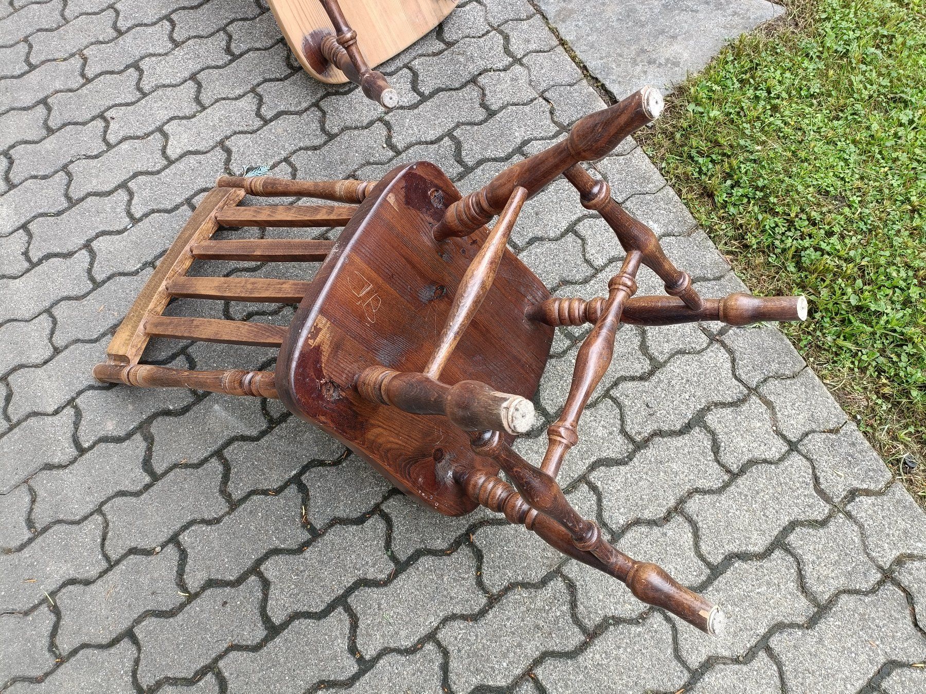 Chaises: 2 robuste Massivholzstühle – D'occasion à Zürich par chalio 3