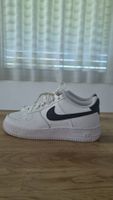 Neuwertige Nike Air Grösse 34