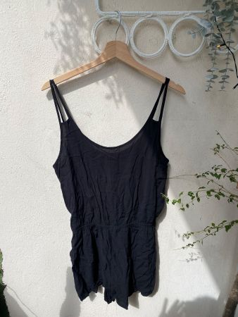 Combinaison courte femme noire taille M bon état