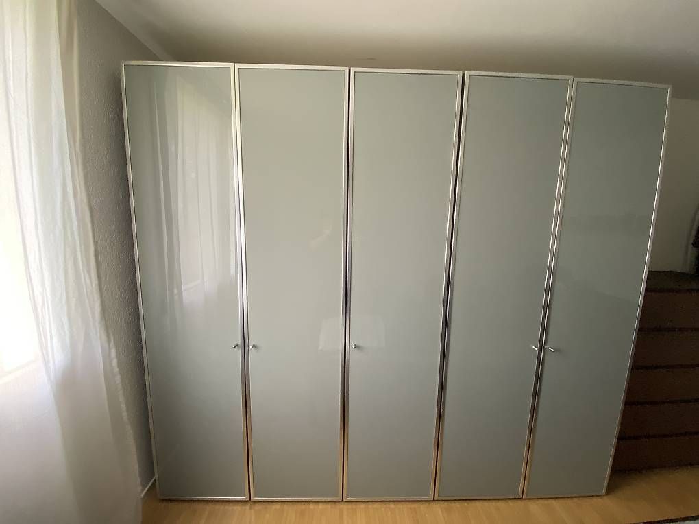 Armoires: Kleiderschrank Hochglanz Grau – D'occasion à Winterthur par cecman