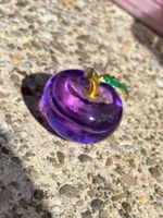 Glaskunst Apfel violett mit Blatt und Stiel neu