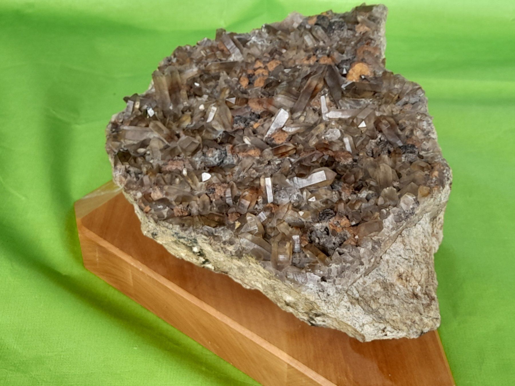 Minerali & Pietre curative: Bergkristall/Rauchquarz-Stufe gross – Usato da Aeschi b.Spiez venduto da 52_wochen 6