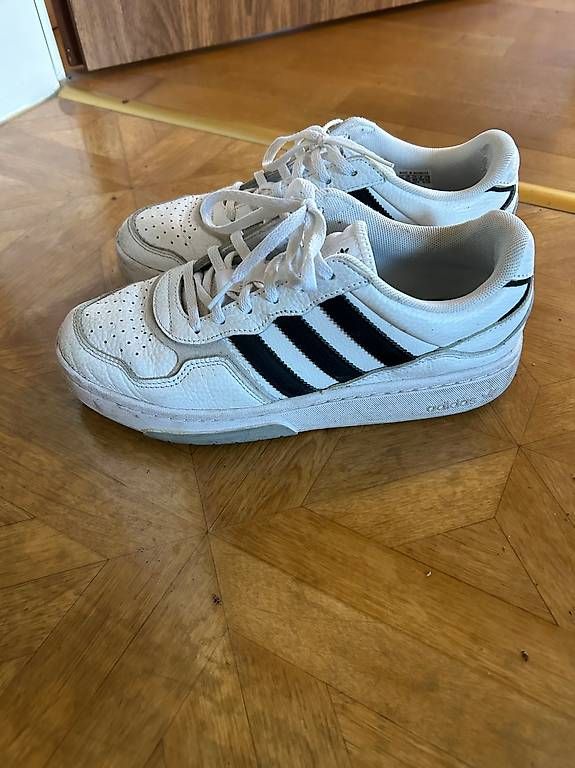 Scarpe da donna: Adidas Turnschuhe Damen Gr. 40 – Usato da Zürich venduto da cam_26fh 3