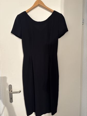 Elegantes schwarzes Kleid 
