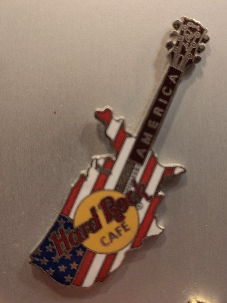 Hard Rock Cafe Placchette & Badge: Hard Rock Cafe Guitar Pin America – Usato da Kloten venduto da SuperRetroPixels