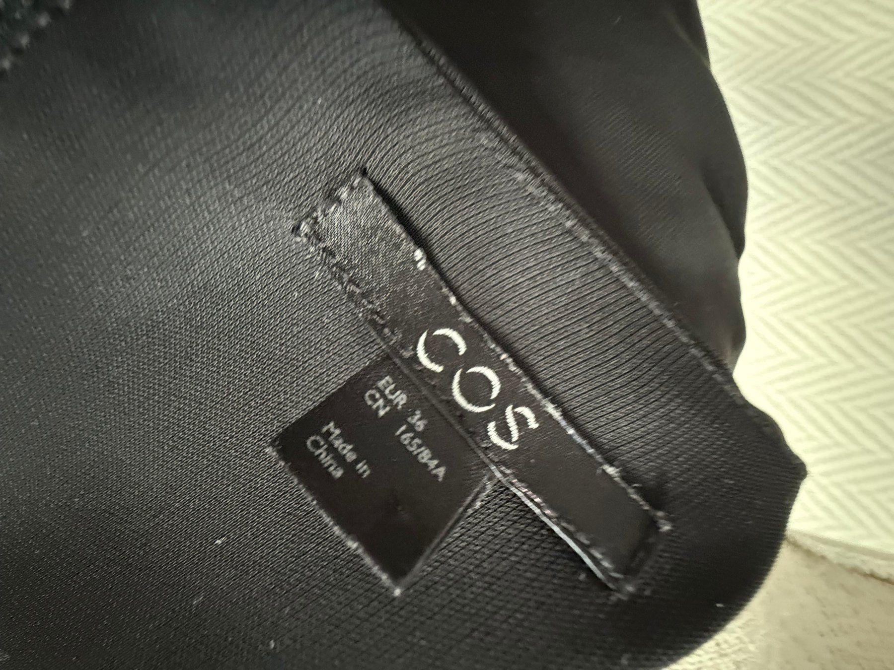 Cos Camicette: Neuwertig Edle COS Bluse schwarz Gr. 36 – Nuovo (secondo la descrizione) da Kirchdorf AG venduto da coco123 5