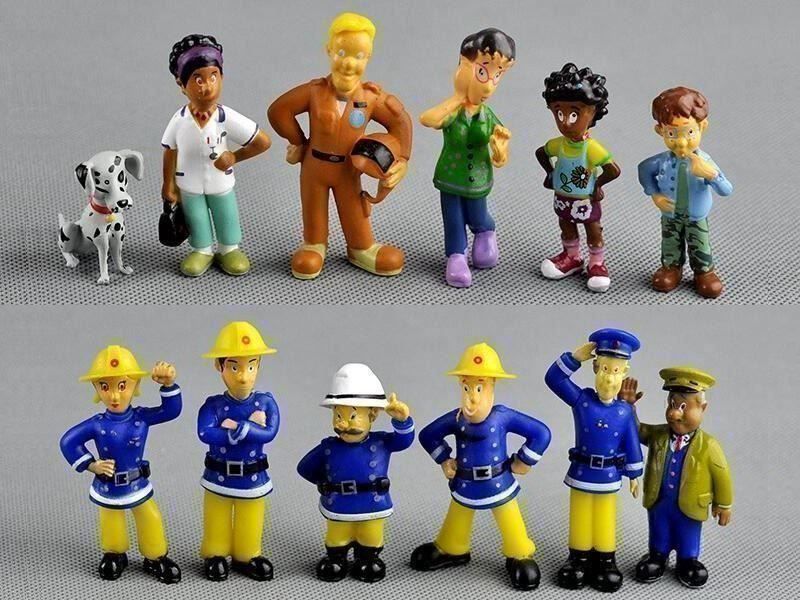 Statuette: 12 FEUERWEHRMANN SAM - FIGUREN - FIREMAN SAM MIT NORMAN – Nuovo e nell'imballaggio originale da Kriens venduto da swissgadget