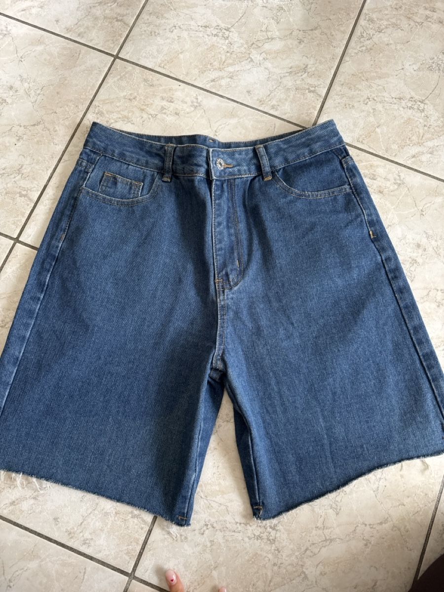 Jeans: SHEIN pantaloncini corti  – Nuovo (secondo la descrizione) da Stabio venduto da mir_fer
