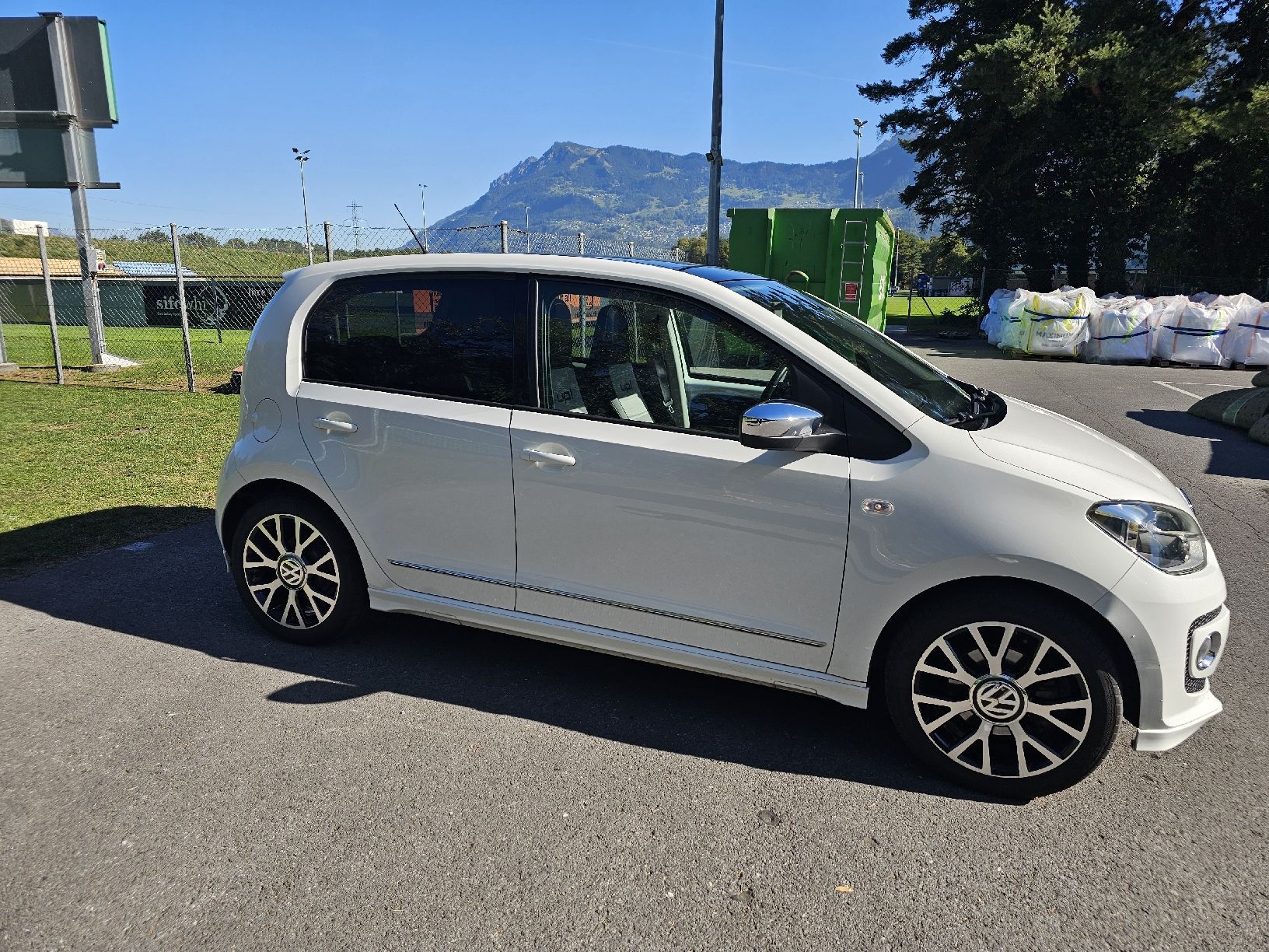 VW Autos: Wunderschöner VW Up weiss 1.0, 8-fach bereift – Gebraucht aus Balzers von ridr 1