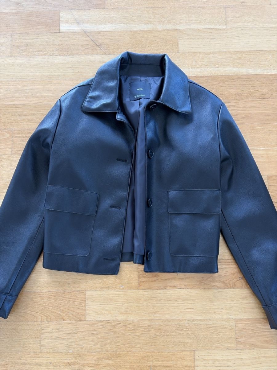 Mango Giacche: MNG Kunstleder Jacke, Top Zustand – Nuovo (secondo la descrizione) da Zürich venduto da ufe_f5q5