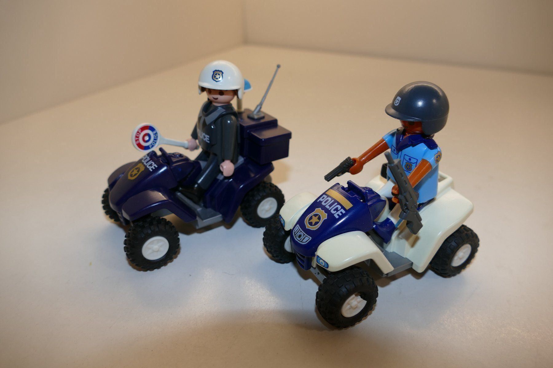 Playmobil Giocattoli: Playmobil: 2xPolizei Squad – Usato da Niederhasli venduto da rail-duerst 2