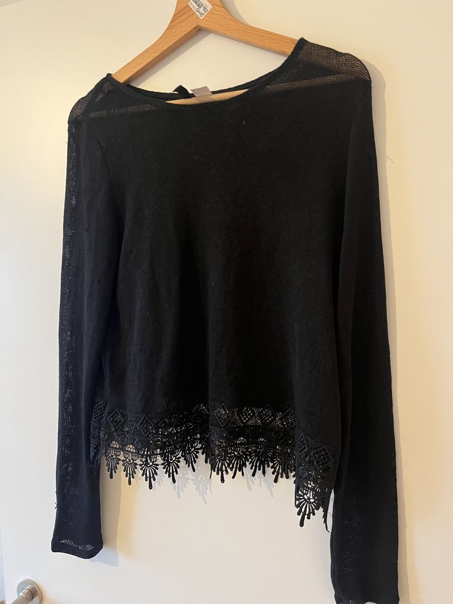 H&M Pullover & Sweatshirts: Pullover mit Spitzenbesatz  – Gebraucht aus Allschwil von MaloseS08 1