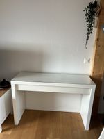 IKEA Malm Frisiertisch / Schminktisch mit Spiegel und Lampen
