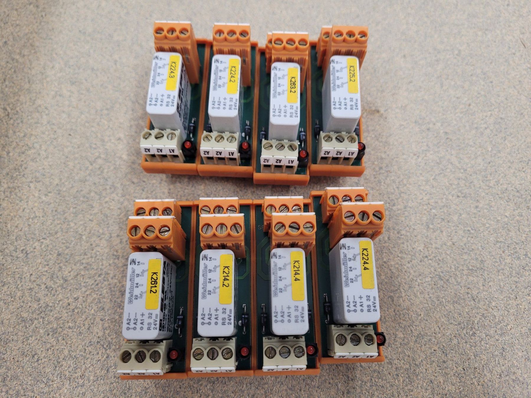 Componenti elettronici: 8 Stück Weidmüller Relais 24VDC / SRG282 24VDC – Usato da Vitznau venduto da Vitznau84