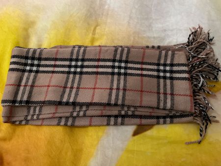 Écharpe Burberry à carreaux beige, état d'occasion