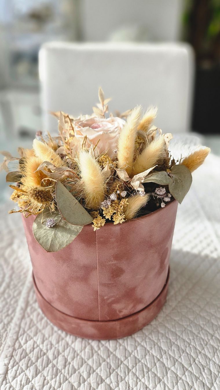 Tutte le decorazioni: Flowerbox Trockenblumen Gesteck Samtbox rosé Boho Style – Usato da Gossau ZH venduto da LeoniesDeko 3