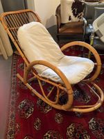 Schaukelstuhl Rattan mit Kissen guter Zustand