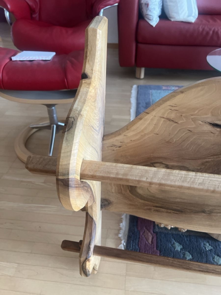 Guardaroba: Stabiler Nussbaum-Garderobe Einzelstück, rustikal, SwissMad – Usato da Rorschach venduto da TrendyDeals 1