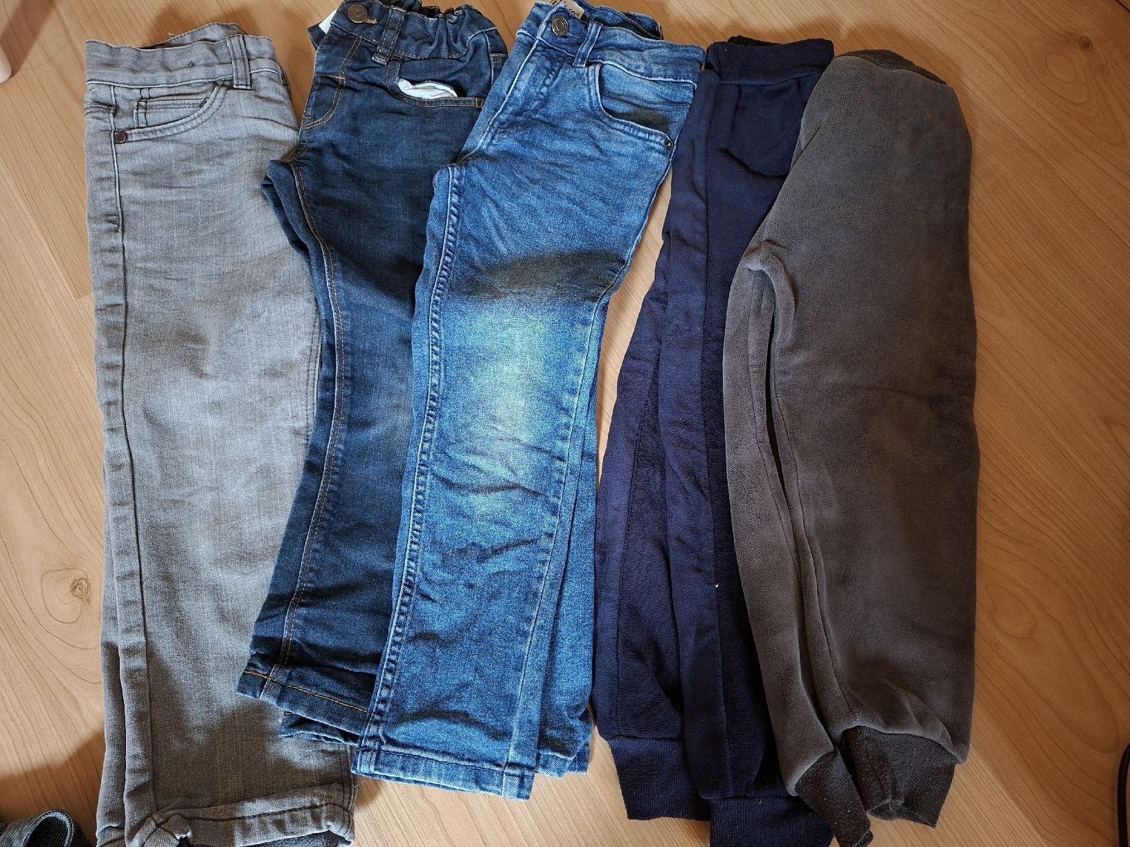 Lotti & Set di vestiti: Kleiderpaket 110/116 – Usato da Leutwil venduto da Sgugerli 1