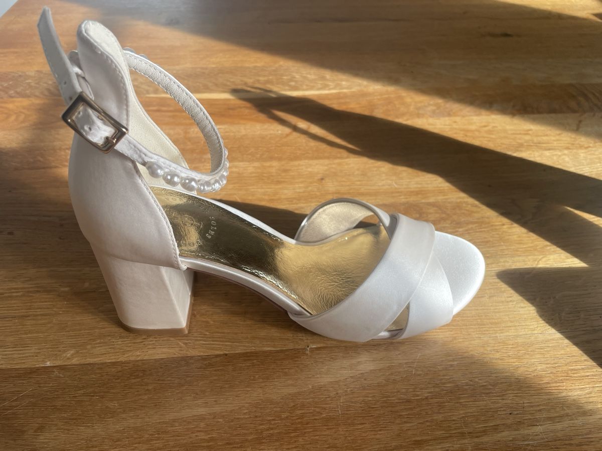 Scarpe da donna: Elegante Brautschuhe mit Perlen Gr. 37 – Nuovo e nell'imballaggio originale da Grossdietwil venduto da celineeeee 2