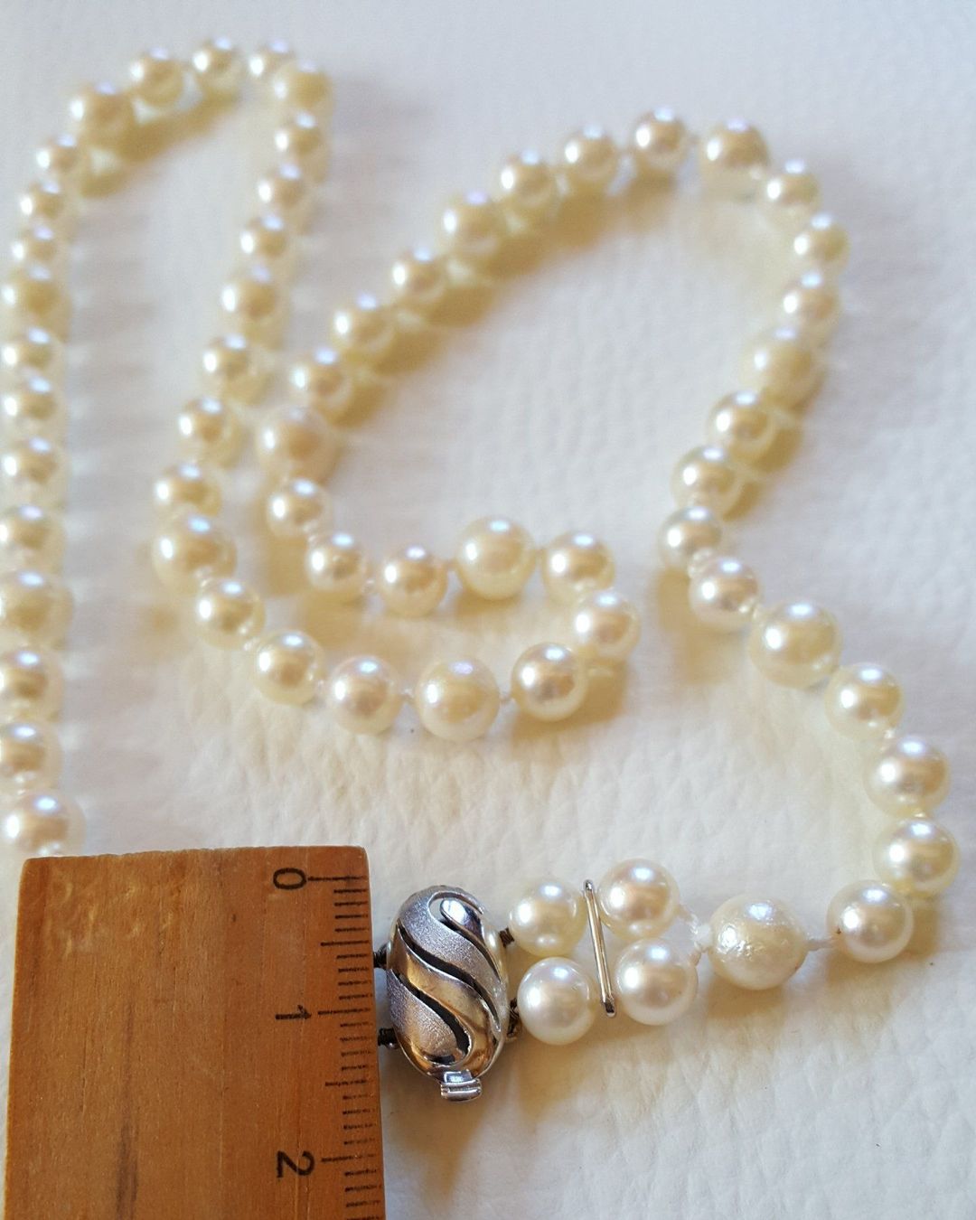 Ketten: 750 Weiss Gold Perlen Kette 18 Karat – Gebraucht aus Wald ZH von Dasilver
