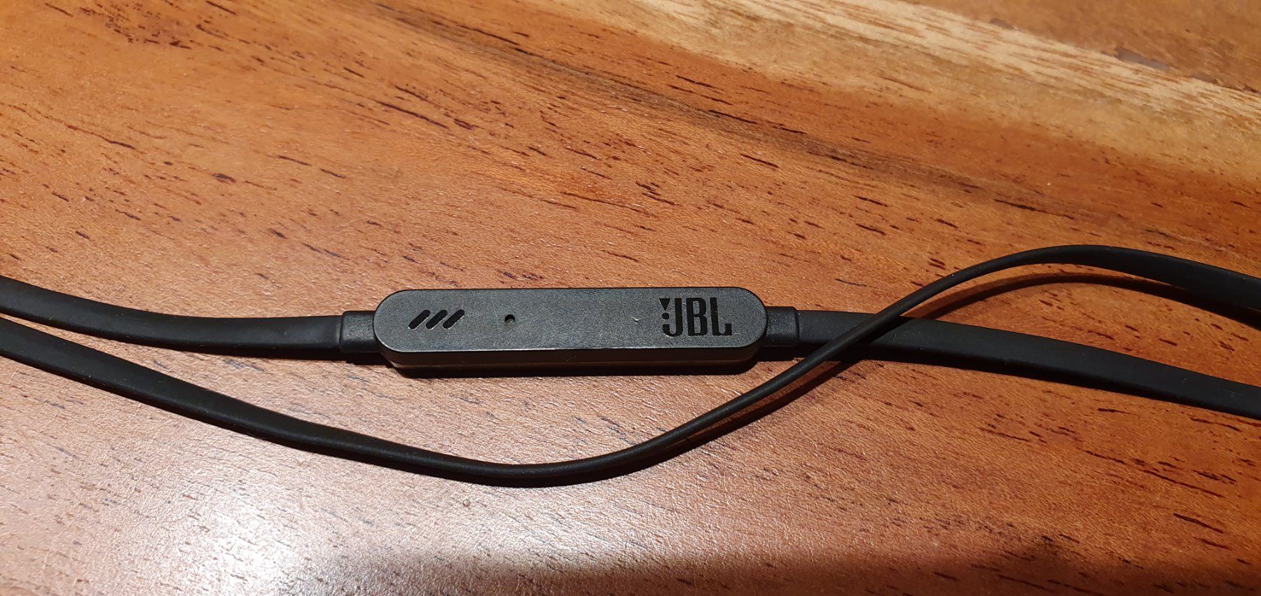 JBL Cuffie: JBL iPhone EarPods Smartphone Kopfhörer in Schwarz. – Usato da Zürich venduto da Leica.C89 2