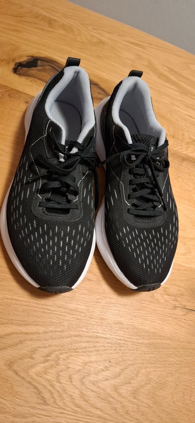 Scarpe da uomo: Turnschuhe Schwarz Gr. 41 – Usato da Muttenz venduto da Backer007