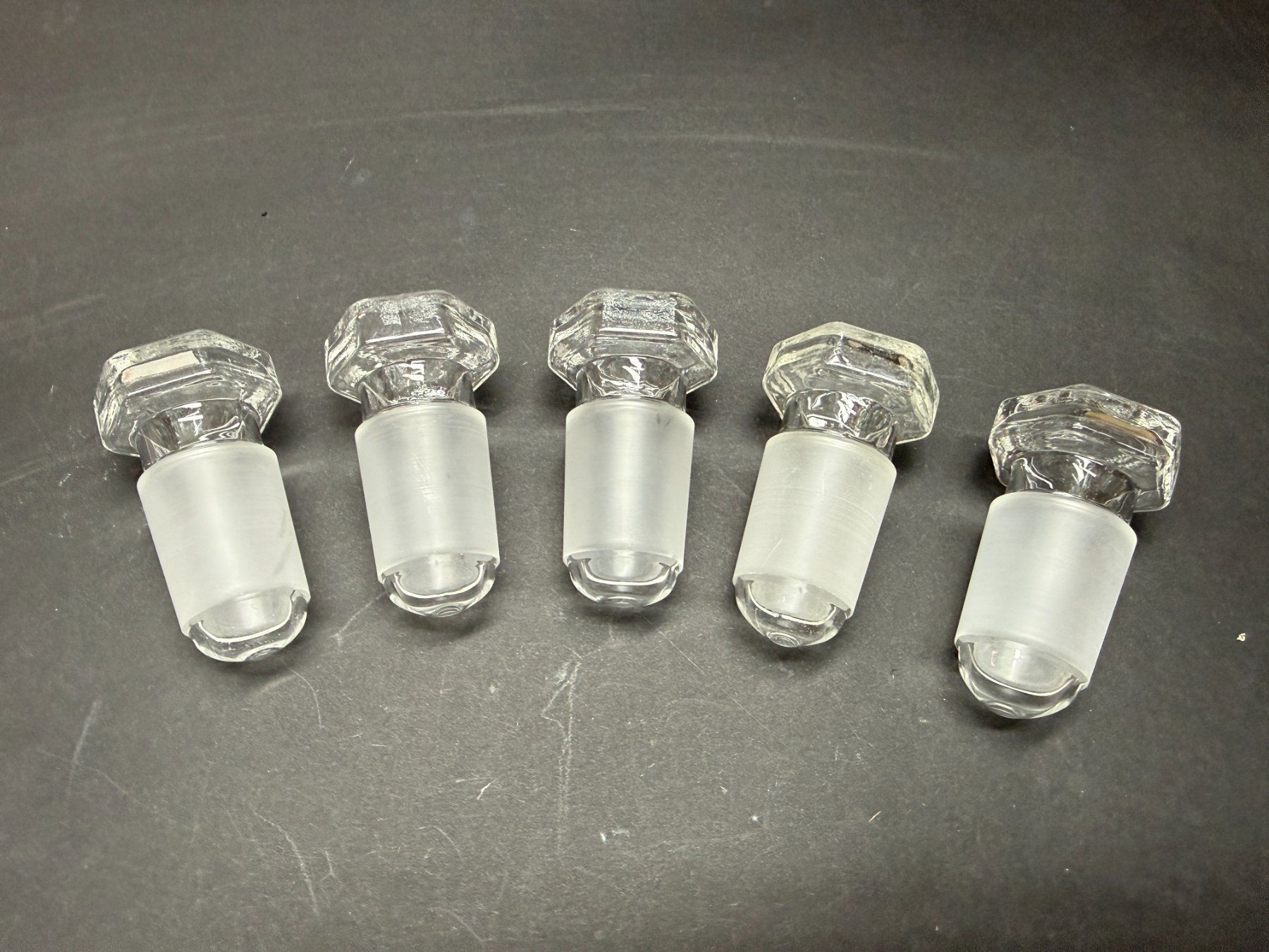 Bicchieri: 5 Hohlglasstopfen NS29 – Nuovo e nell'imballaggio originale da Lützelflüh-Goldb venduto da Elementis