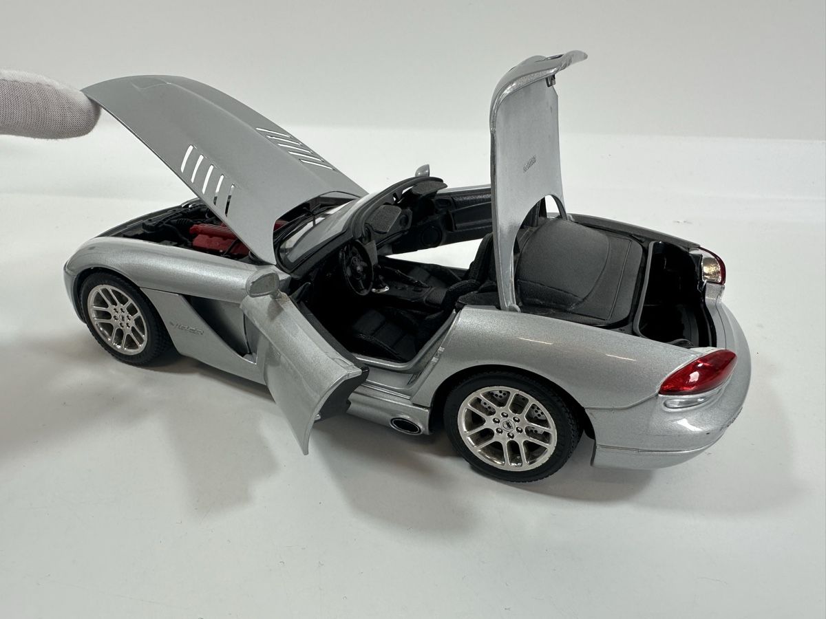 Bburago Modellini d'auto: Dodge Viper SRT-10 1:18, silber, BBURAGO – Usato da Zofingen venduto da rf9_x2xt 5