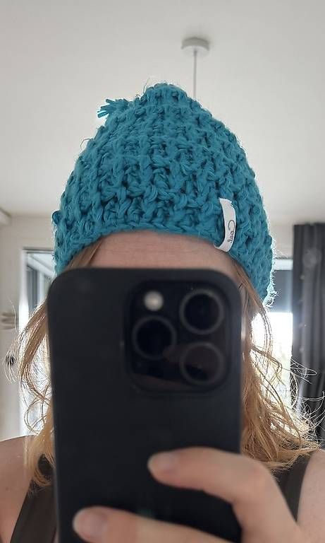 Hüte, Mützen & Caps: Blaue Strickmütze mit Bommel – Gebraucht aus Basel von R__Mueller 2