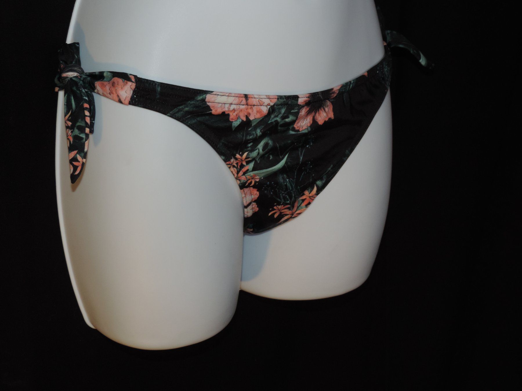 Maillots de bain & Bikinis: culotte de maillots de bain à fleurs exotique – Neuf (Voir description) à Genève par Axelle333 2