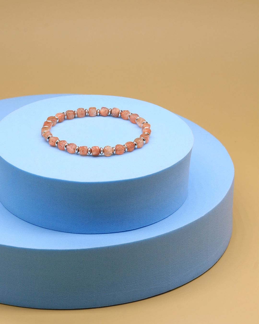 Bracciali & Braccialetti: Elastisches Armband aus Sonnenstein mit 925 Silber – Nuovo e nell'imballaggio originale da Schindellegi venduto da MoonAmber.schmuck