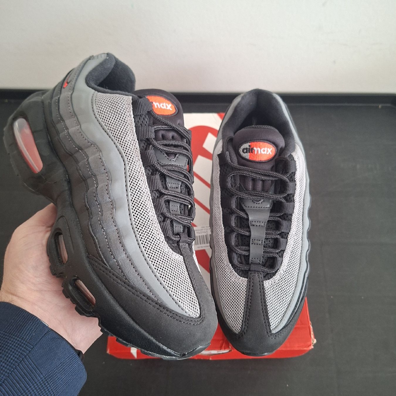 Nike Scarpe da uomo: Air Max 95 OG Black Bright Crimson Anthracite – Nuovo e nell'imballaggio originale da Onex venduto da Chooseyoursneaks