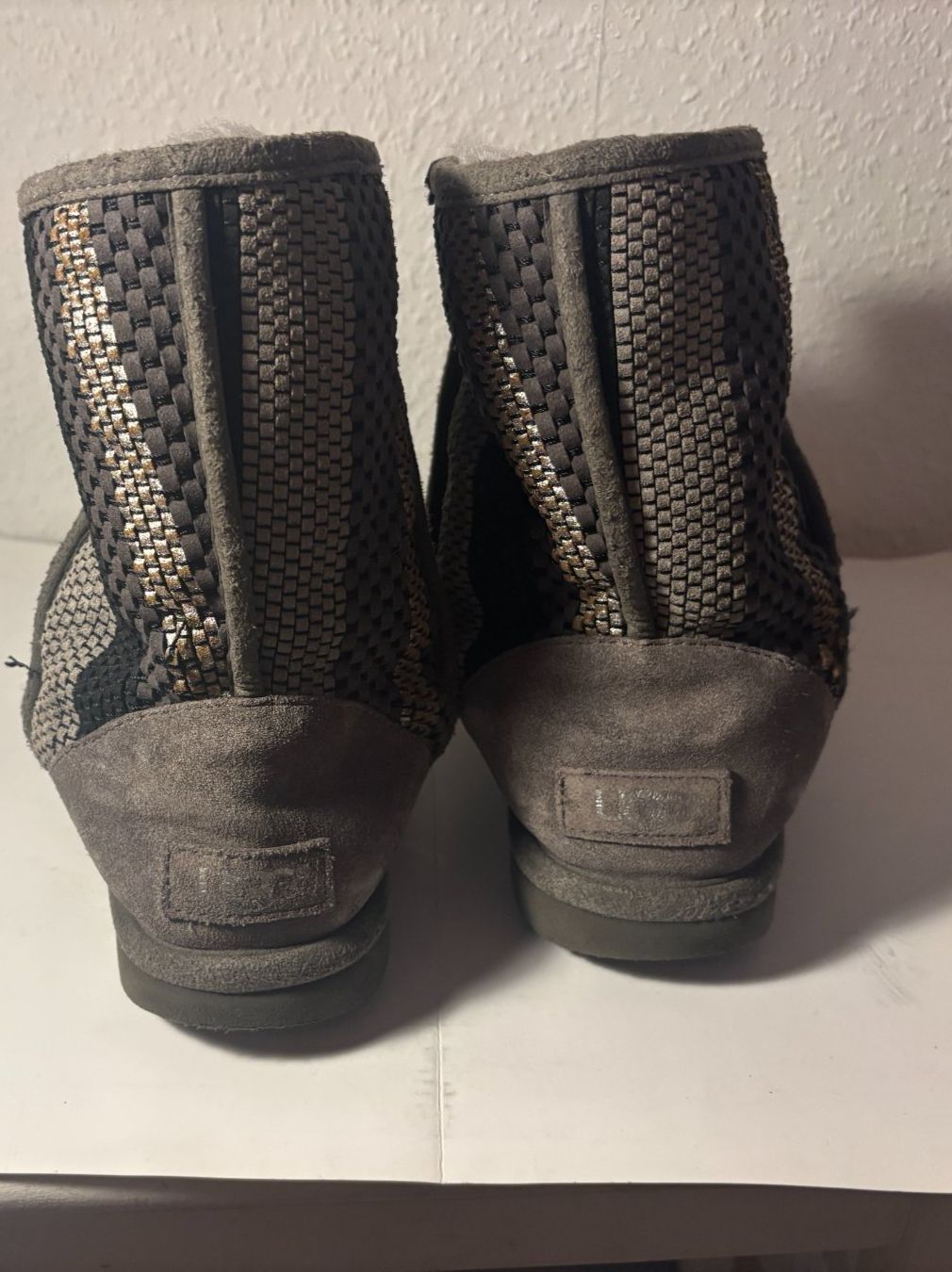 Ugg Chaussures hommes: UGG Boots, Grau, Grösse 36, ! – D'occasion à Wallisellen par AS.TZ. 3