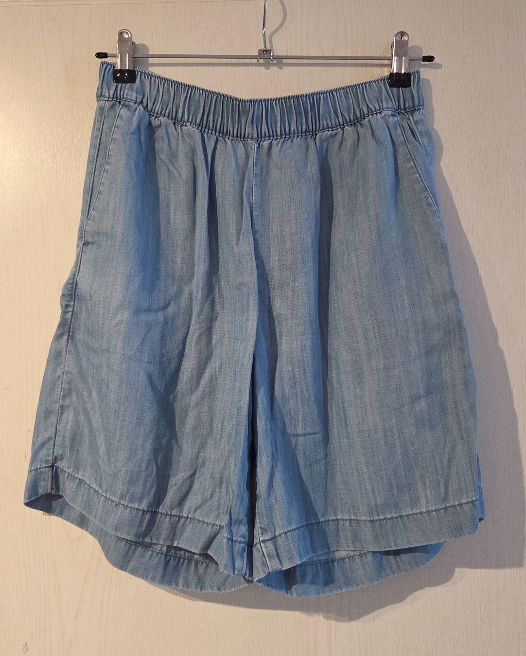 Esprit Pantaloni: Leichte Shorts von Esprit (Grösse 36) – Usato da Zürich venduto da wile_coyote