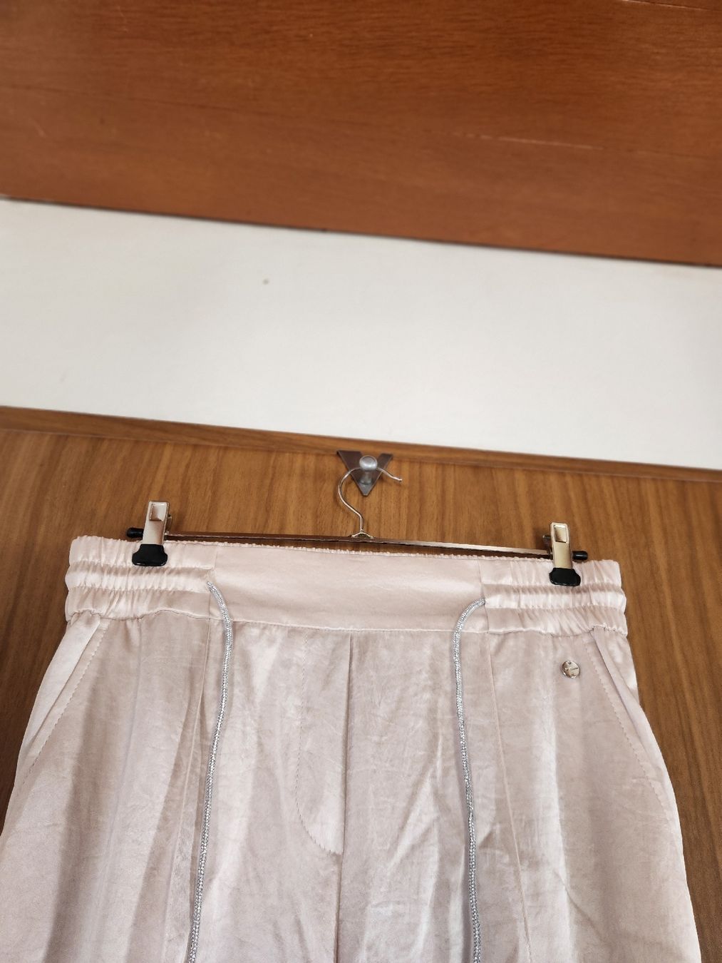 Marc Cain Pantaloni: Pantalon MARC CAIN taille 40  satin – Usato da Niedergösgen venduto da Eva2410 2
