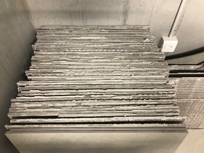 Rivestimenti per pavimenti: Keramikplatten 84Stk. – Usato da Einsiedeln venduto da hoppelholzer