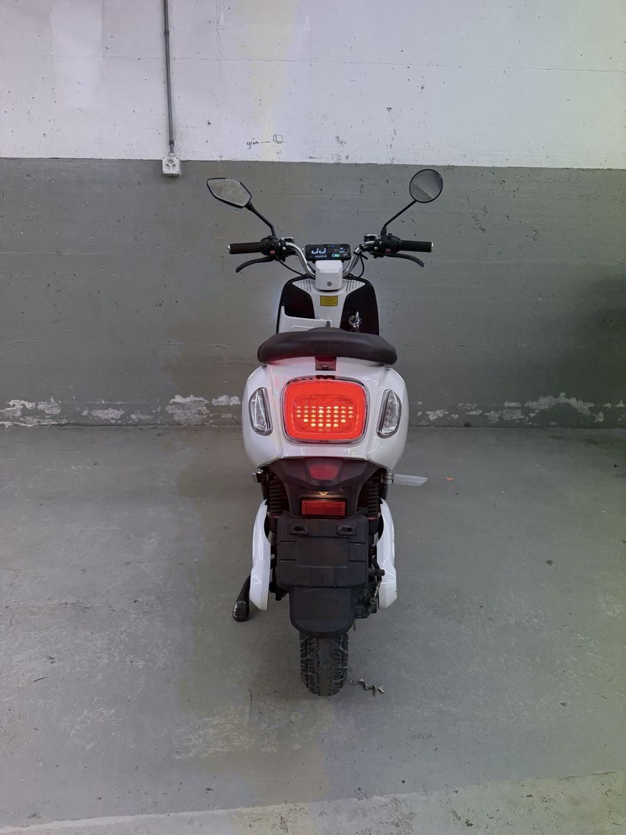 Scooters: E-Roller E-Scooter SunRa Crystal 2 Mit 2 Batterien Akku – Gebraucht aus Zürich von jul_tr2c 2