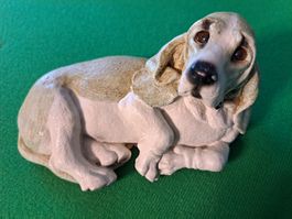 Schöner Hund,  L13cm, B 8cm  H12cm ,Vitrinenmodell,