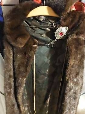 Costumi: À vendre des costumes médiévaux, – Usato da Fribourg venduto da jfbaeriswyl1 4