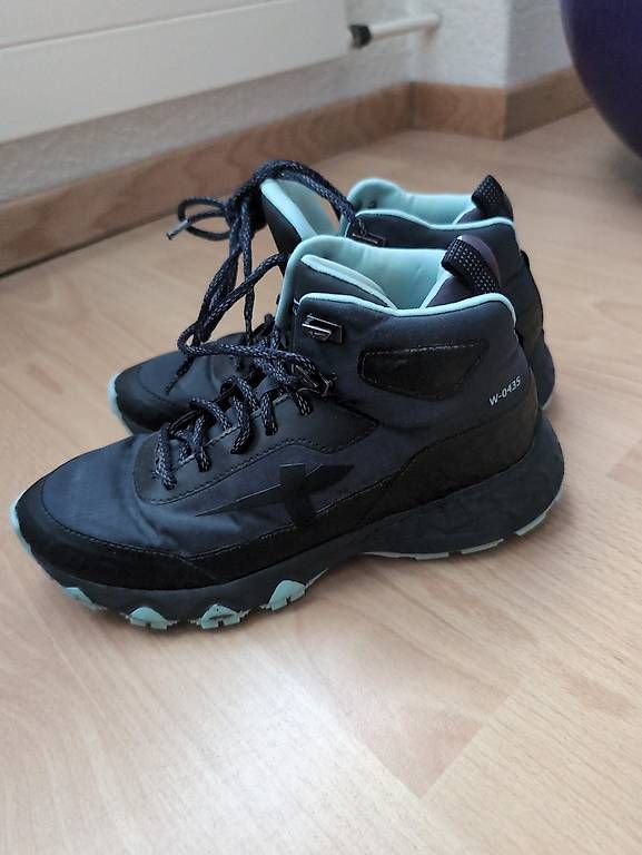 Scarpe da donna: Wanderschuhe/Trekkingschuhe, neuwertig, Grösse 38,5 – Usato da Udligenswil venduto da Cat_ia 1