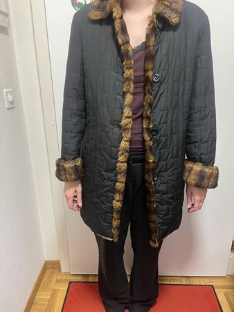 Manteau matelassé noir doublé fausse fourrure taille M/L
