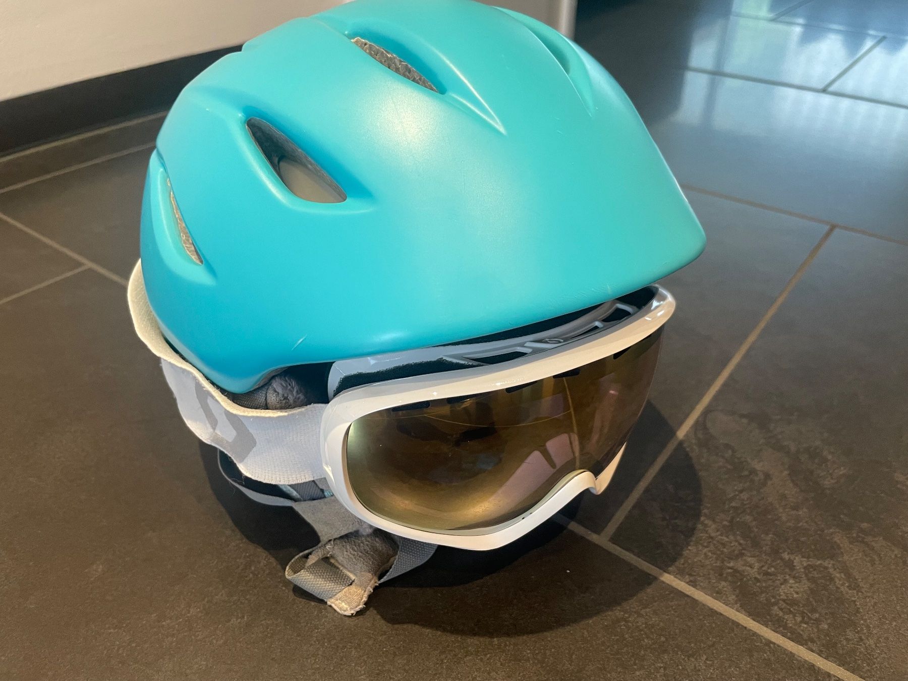 Giro Helme: Ski Helm mit Brille – Gebraucht aus Siebnen von lupaz 2