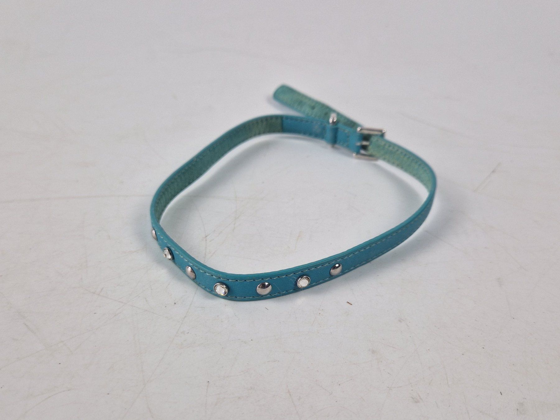 Bracciali & Braccialetti: Türkisfarbenes Armband aus Kunstleder – Usato da Muhen venduto da Restwert_Muhen
