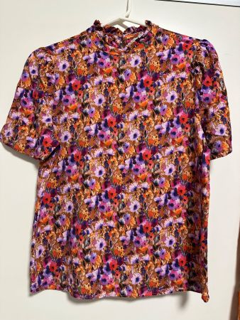 Blumige Bluse Gr 36 EUR/ 38 FR+ Hose als Geschenk